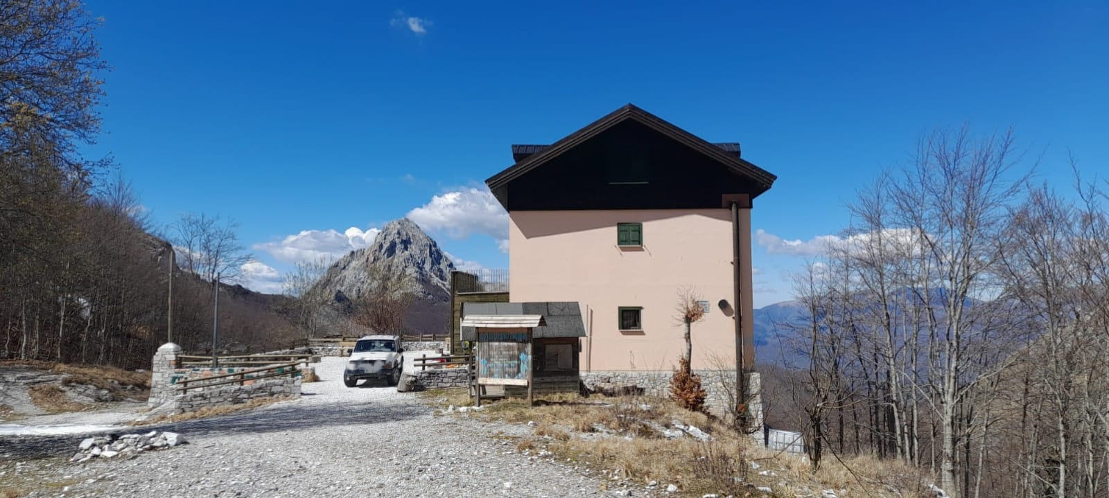 Rifugio Orto di Donna: Un'oasi di pace nelle Alpi Apuane