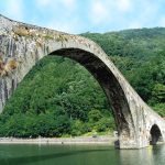 Scopri il fascino del Ponte Guido vicino Serchio: un gioiello da ammirare