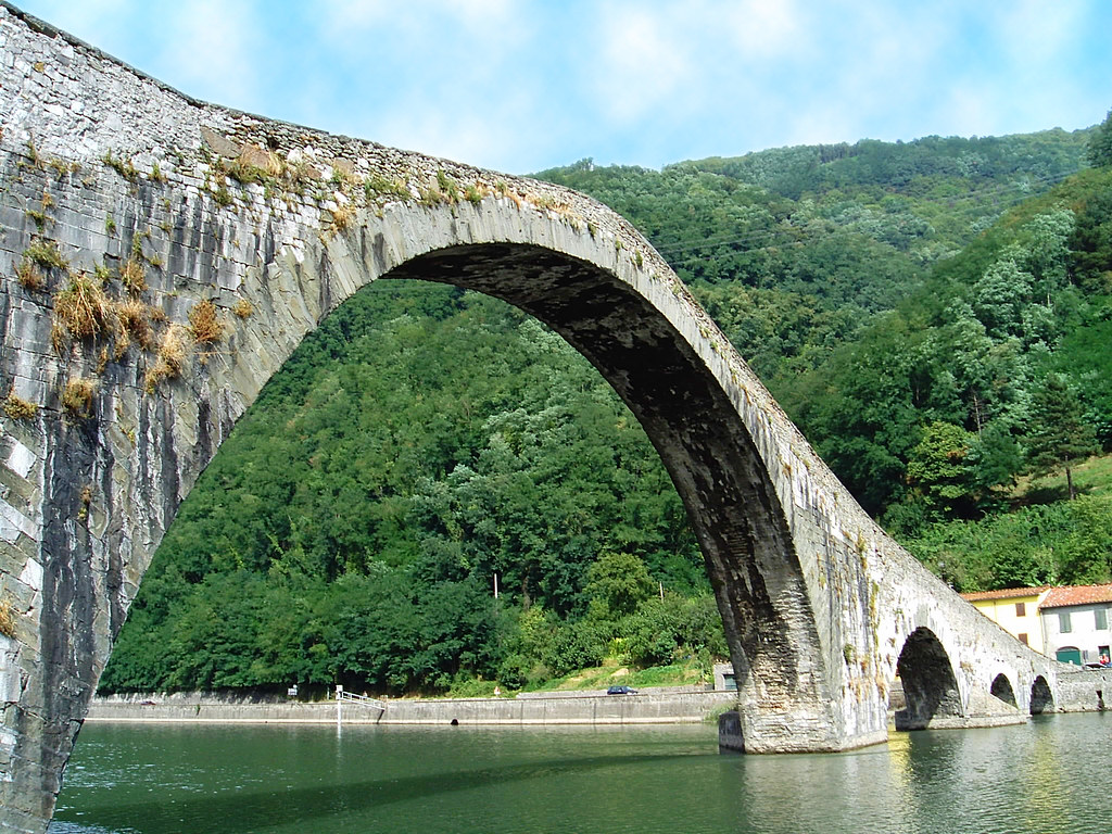 Scopri il fascino del Ponte Guido vicino Serchio: un gioiello da ammirare